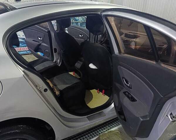 Серый Рено Флюенс, объемом двигателя 1.5 л и пробегом 220 тыс. км за 4800 $, фото 4 на Automoto.ua