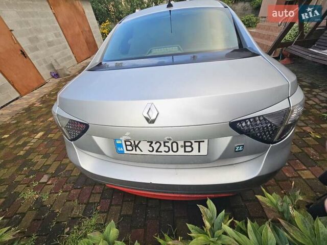 Серый Рено Флюенс, объемом двигателя 0 л и пробегом 130 тыс. км за 3950 $, фото 2 на Automoto.ua