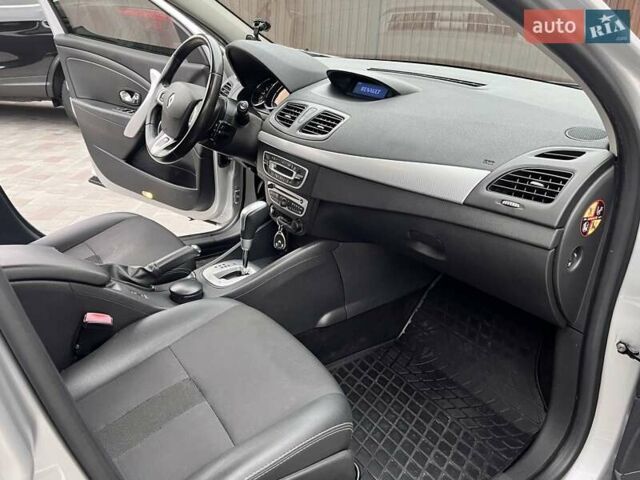 Серый Рено Флюенс, объемом двигателя 2 л и пробегом 130 тыс. км за 8150 $, фото 17 на Automoto.ua