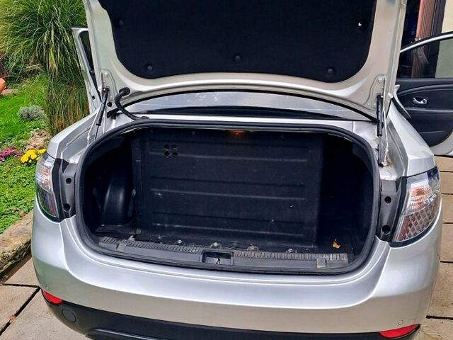 Сірий Рено Флюенс, об'ємом двигуна 0 л та пробігом 144 тис. км за 4070 $, фото 5 на Automoto.ua