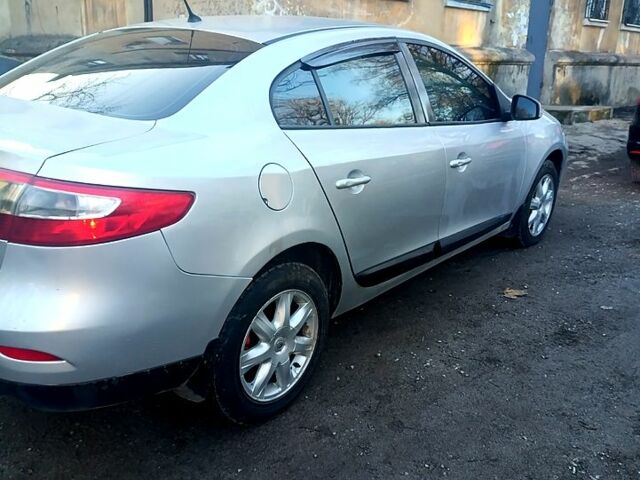 Серый Рено Флюенс, объемом двигателя 1.5 л и пробегом 400 тыс. км за 4600 $, фото 4 на Automoto.ua