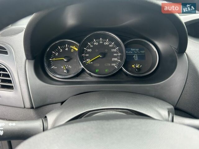 Серый Рено Флюенс, объемом двигателя 1.5 л и пробегом 273 тыс. км за 6000 $, фото 14 на Automoto.ua