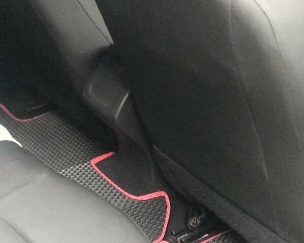 Серый Рено Флюенс, объемом двигателя 1.6 л и пробегом 380 тыс. км за 4800 $, фото 7 на Automoto.ua