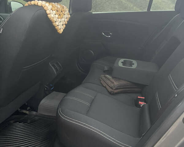 Серый Рено Флюенс, объемом двигателя 1.46 л и пробегом 260 тыс. км за 7599 $, фото 7 на Automoto.ua