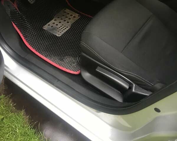 Серый Рено Флюенс, объемом двигателя 1.6 л и пробегом 380 тыс. км за 4800 $, фото 2 на Automoto.ua