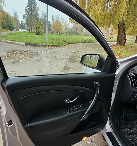 Сірий Рено Флюенс, об'ємом двигуна 1.6 л та пробігом 118 тис. км за 7850 $, фото 11 на Automoto.ua