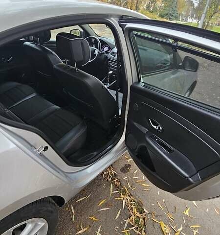 Сірий Рено Флюенс, об'ємом двигуна 1.6 л та пробігом 118 тис. км за 7850 $, фото 21 на Automoto.ua