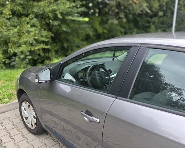 Серый Рено Флюенс, объемом двигателя 1.46 л и пробегом 204 тыс. км за 8500 $, фото 17 на Automoto.ua