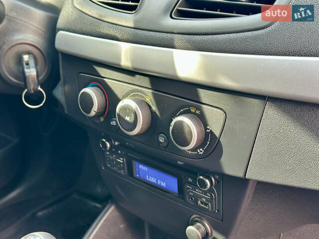 Серый Рено Флюенс, объемом двигателя 1.5 л и пробегом 95 тыс. км за 8750 $, фото 25 на Automoto.ua