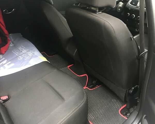 Серый Рено Флюенс, объемом двигателя 1.6 л и пробегом 380 тыс. км за 4800 $, фото 6 на Automoto.ua