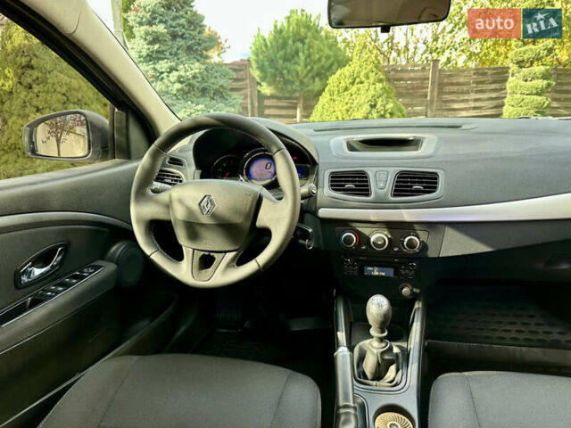 Серый Рено Флюенс, объемом двигателя 1.5 л и пробегом 95 тыс. км за 8750 $, фото 22 на Automoto.ua