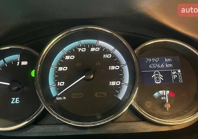 Сірий Рено Флюенс, об'ємом двигуна 0 л та пробігом 79 тис. км за 6300 $, фото 11 на Automoto.ua