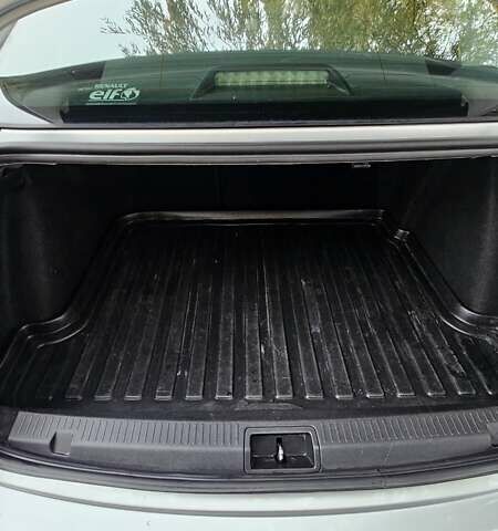 Сірий Рено Флюенс, об'ємом двигуна 1.6 л та пробігом 118 тис. км за 7850 $, фото 25 на Automoto.ua