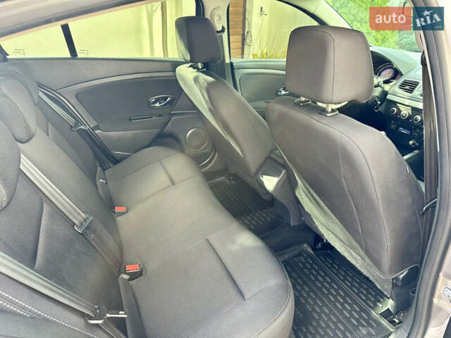 Серый Рено Флюенс, объемом двигателя 1.5 л и пробегом 95 тыс. км за 8750 $, фото 21 на Automoto.ua