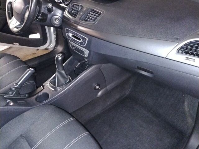 Сірий Рено Флюенс, об'ємом двигуна 1.6 л та пробігом 104 тис. км за 8300 $, фото 13 на Automoto.ua