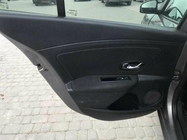 Серый Рено Флюенс, объемом двигателя 1.5 л и пробегом 235 тыс. км за 5500 $, фото 14 на Automoto.ua