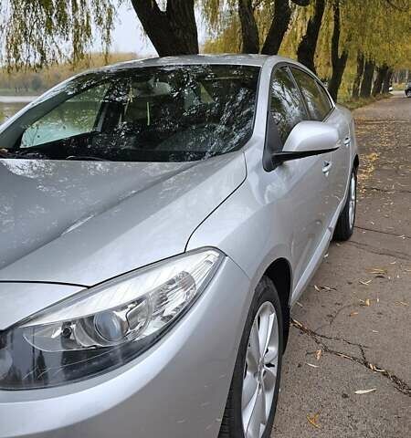 Сірий Рено Флюенс, об'ємом двигуна 1.6 л та пробігом 118 тис. км за 7850 $, фото 4 на Automoto.ua