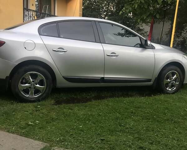 Серый Рено Флюенс, объемом двигателя 1.6 л и пробегом 380 тыс. км за 4800 $, фото 12 на Automoto.ua