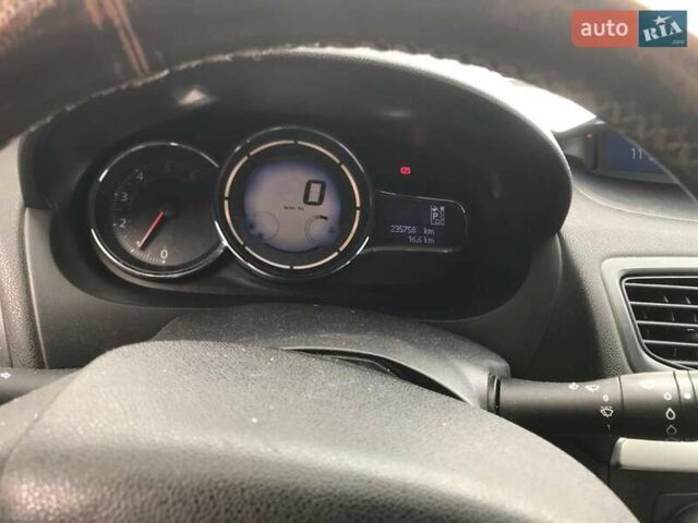Серый Рено Флюенс, объемом двигателя 1.5 л и пробегом 235 тыс. км за 5500 $, фото 12 на Automoto.ua