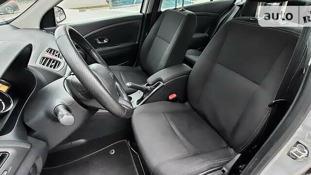 Серый Рено Флюенс, объемом двигателя 1.5 л и пробегом 230 тыс. км за 6800 $, фото 12 на Automoto.ua