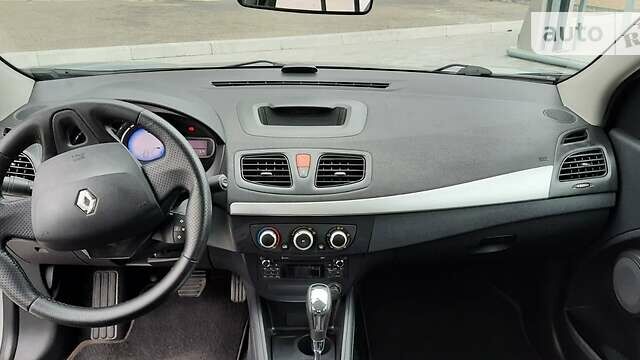Серый Рено Флюенс, объемом двигателя 1.5 л и пробегом 230 тыс. км за 6800 $, фото 13 на Automoto.ua