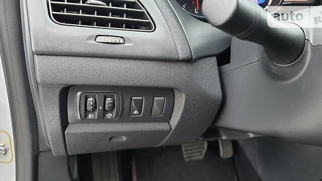 Серый Рено Флюенс, объемом двигателя 1.5 л и пробегом 230 тыс. км за 6800 $, фото 18 на Automoto.ua