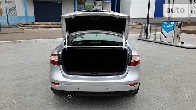 Серый Рено Флюенс, объемом двигателя 1.5 л и пробегом 230 тыс. км за 6800 $, фото 25 на Automoto.ua