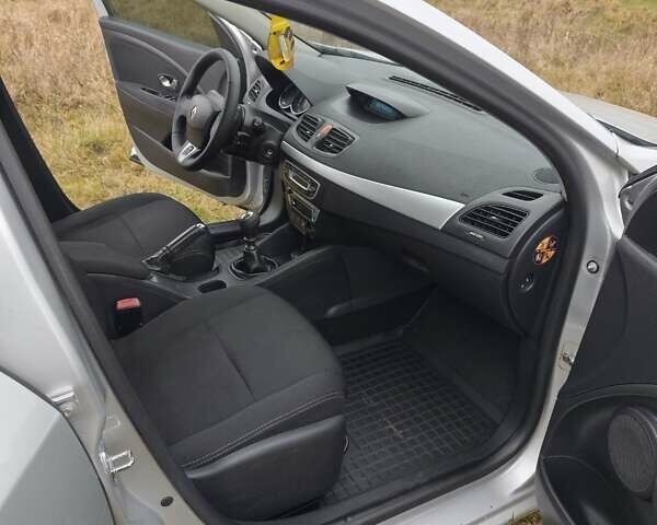 Серый Рено Флюенс, объемом двигателя 1.46 л и пробегом 274 тыс. км за 8300 $, фото 16 на Automoto.ua