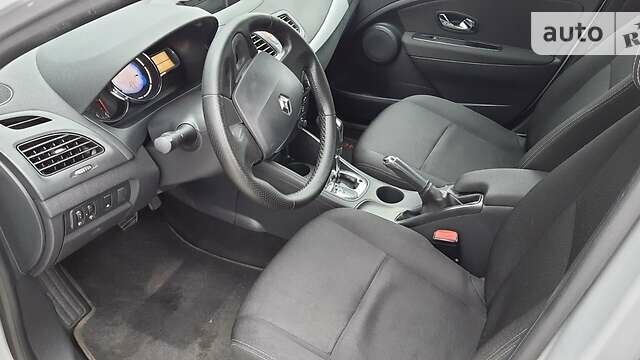 Серый Рено Флюенс, объемом двигателя 1.5 л и пробегом 230 тыс. км за 6800 $, фото 10 на Automoto.ua