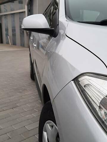 Серый Рено Флюенс, объемом двигателя 1.5 л и пробегом 230 тыс. км за 6800 $, фото 5 на Automoto.ua