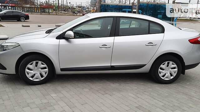 Серый Рено Флюенс, объемом двигателя 1.5 л и пробегом 230 тыс. км за 6800 $, фото 2 на Automoto.ua