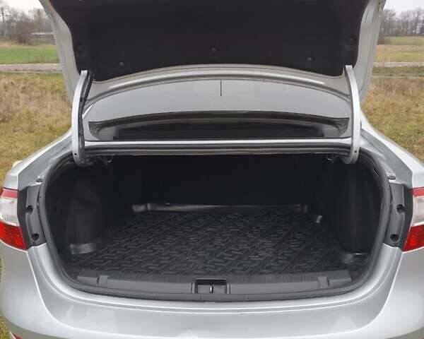 Серый Рено Флюенс, объемом двигателя 1.46 л и пробегом 274 тыс. км за 8300 $, фото 6 на Automoto.ua