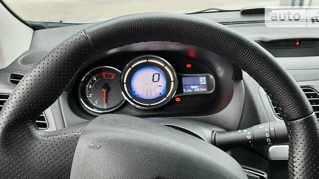 Серый Рено Флюенс, объемом двигателя 1.5 л и пробегом 230 тыс. км за 6800 $, фото 14 на Automoto.ua