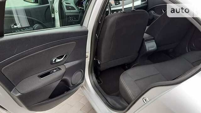 Серый Рено Флюенс, объемом двигателя 1.5 л и пробегом 230 тыс. км за 6800 $, фото 21 на Automoto.ua