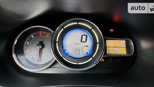 Серый Рено Флюенс, объемом двигателя 1.5 л и пробегом 230 тыс. км за 6800 $, фото 15 на Automoto.ua