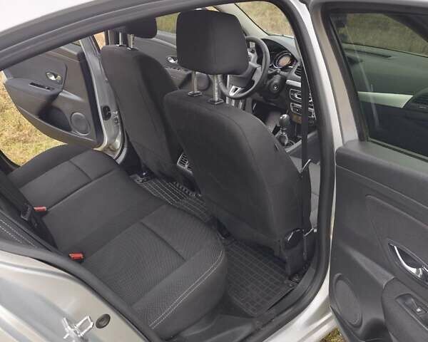 Серый Рено Флюенс, объемом двигателя 1.46 л и пробегом 274 тыс. км за 8300 $, фото 17 на Automoto.ua