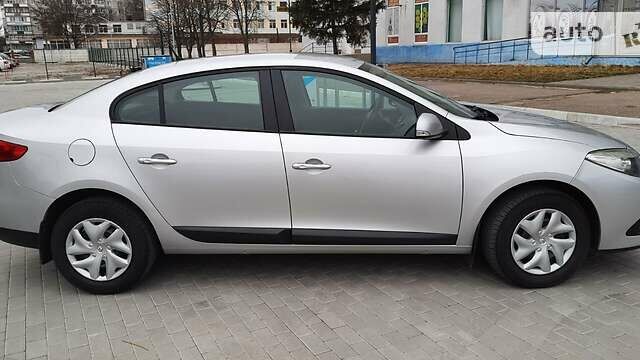 Серый Рено Флюенс, объемом двигателя 1.5 л и пробегом 230 тыс. км за 6800 $, фото 3 на Automoto.ua