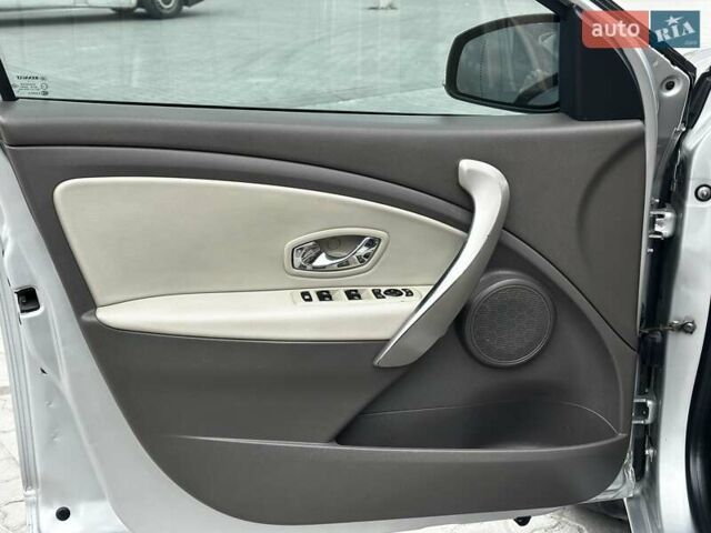 Рено Флюенс 2015 у Львові на Automoto.ua Сірий Рено Флюенс, об'ємом двигуна 1.46 л та пробігом 192 тис. км за 9499 $, фото 18 на Automoto.ua