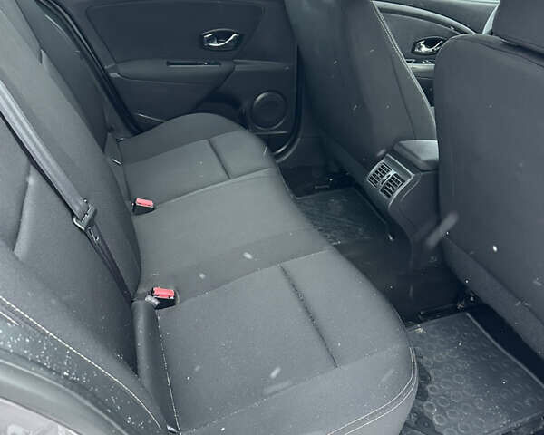 Сірий Рено Флюенс, об'ємом двигуна 1.46 л та пробігом 175 тис. км за 8900 $, фото 17 на Automoto.ua