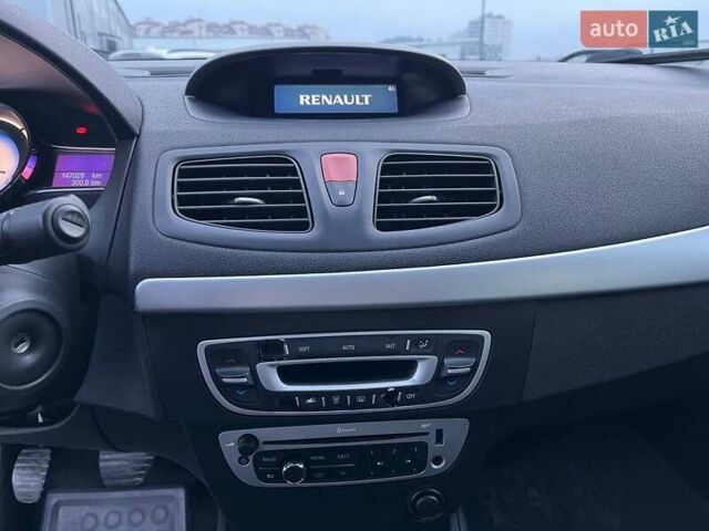 Сірий Рено Флюенс, об'ємом двигуна 1.46 л та пробігом 147 тис. км за 8900 $, фото 17 на Automoto.ua