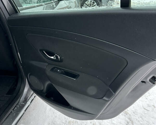 Сірий Рено Флюенс, об'ємом двигуна 1.46 л та пробігом 175 тис. км за 8900 $, фото 18 на Automoto.ua