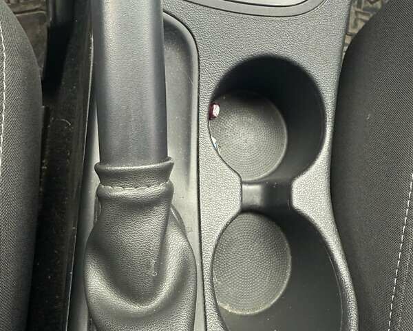 Сірий Рено Флюенс, об'ємом двигуна 1.6 л та пробігом 140 тис. км за 7600 $, фото 32 на Automoto.ua