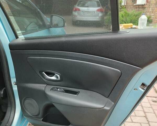 Синий Рено Флюенс, объемом двигателя 0 л и пробегом 58 тыс. км за 4450 $, фото 4 на Automoto.ua