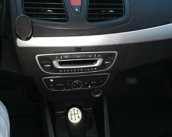 Синий Рено Флюенс, объемом двигателя 1.6 л и пробегом 262 тыс. км за 5000 $, фото 19 на Automoto.ua