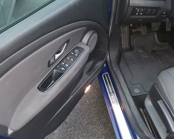 Синий Рено Флюенс, объемом двигателя 1.6 л и пробегом 262 тыс. км за 5000 $, фото 26 на Automoto.ua