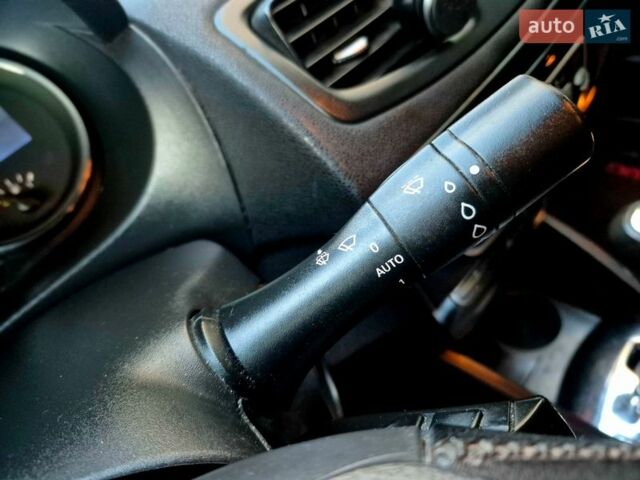 Синий Рено Флюенс, объемом двигателя 1.6 л и пробегом 225 тыс. км за 5900 $, фото 34 на Automoto.ua