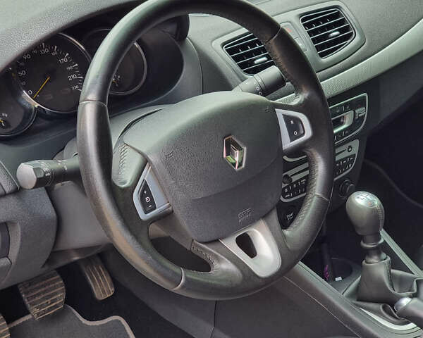 Синій Рено Флюенс, об'ємом двигуна 2 л та пробігом 362 тис. км за 3500 $, фото 9 на Automoto.ua