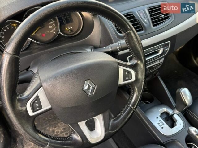 Синий Рено Флюенс, объемом двигателя 2 л и пробегом 247 тыс. км за 6000 $, фото 9 на Automoto.ua