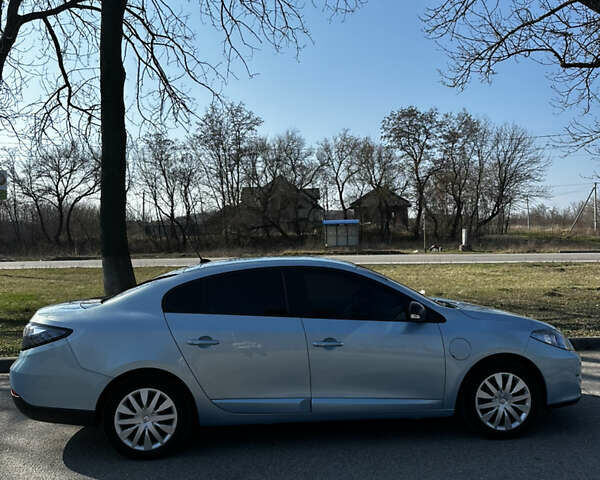 Синий Рено Флюенс, объемом двигателя 0 л и пробегом 63 тыс. км за 4900 $, фото 6 на Automoto.ua