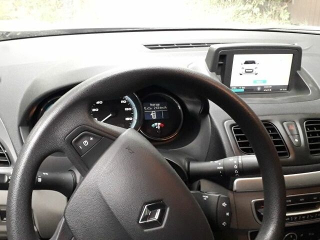 Синий Рено Флюенс, объемом двигателя 0 л и пробегом 62 тыс. км за 7000 $, фото 6 на Automoto.ua